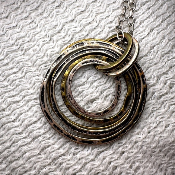 Vintage inspired multi-ring layered pendant necklace Boho Old Money - Picture 4 of 4